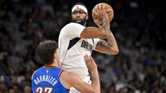 Davis, con gafas, durante un partido de esta pretemporada.