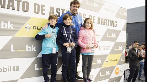 Fernando Alonso en la entrega de los premios a los jóvenes e la prueba