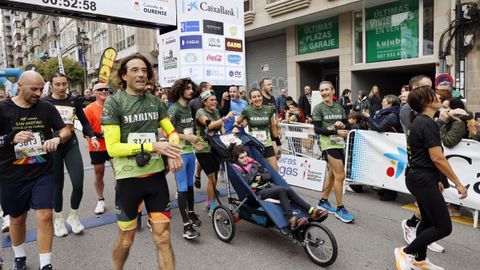 Los corredores en su llegada a la meta de la San Marti�o.