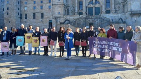 Lectura del manifiesto del Ayuntamiento, con una amplia representacin de la corporacin municipal, a la que asisti el rector