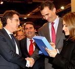 N��ez Feijoo y Negreira con los Pr�ncipes de Asturias en Fitur.