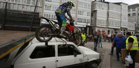 Unos 200 pilotos participaron ayer en la III Ruta Viveiro Enduro, con exhibici�n urbana inclu�da. 