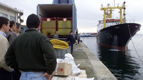 Smit alquil el De Da, uno de los mayores remolcadores del mundo en ese momento, para trasladar al Prestige. En la imagen, cuando lleg al puerto de Vigo para abastecerse