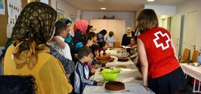 Cruz Roja elabor� un peque�o libro de recetas con los platos que propusieron y cocinaron las familias del grupo de Mediaci�n Familiar. 