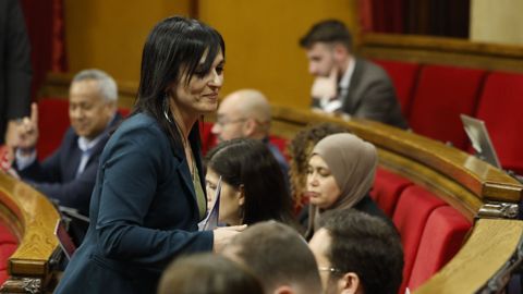 La l&iacute;der de Alian&ccedil;a Catalana y alcaldesa de Ripoll, S&iacute;lvia Orriols, durante un pleno del Parlamento de Catalu&ntilde;a.