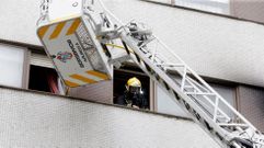 Rescate de una anciana en un edificio de Los Castros