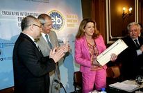 <span lang= es-es >Los inicios del encuentro</span>. El presidente de la Xunta de Galicia en el 2008, Emilio P�rez Touri�o, el entonces alcalde de Ourense, Francisco Rodr�guez, y la hija del empresario, Mariluz Barreiros, presentaron en el Liceo de Ourense la primera edici�n del encuentro de emprendedores, que parec�a convertirse en el mejor reconocimiento al empresario ourensano en su tierra natal. 