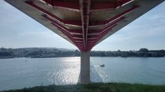 El Puente de los Santos, que con sus 612 metros de longitud y cinco vanos une Galicia y Asturias sobre la r�a de Ribadeo