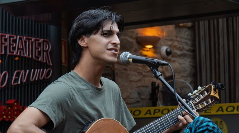 Nacho Ganin, cantautor argentino afincado en Santiago