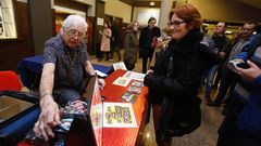 JOHN MAYALL DESPACHANDO SUS PROPIOS DISCOS EN EL PALACIO DE LA �PERA DE A CORU�A EN EL A�O 2017