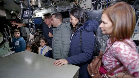 VISITAS AL SUBMARINO TRAMONTANA, ATRACADO EN LA ESCUELA NAVAL DE MAR�N
