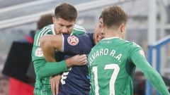 El jugador del Racing �lex Zalaya muerde en el brazo a �lvaro Mar�n, jugador del Celta Fortuna
