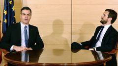 El presidente en funciones, Pedro S�nchez, junto al l�der del PP, Pablo Casado, en la reuni�n que mantuvieron este lunes