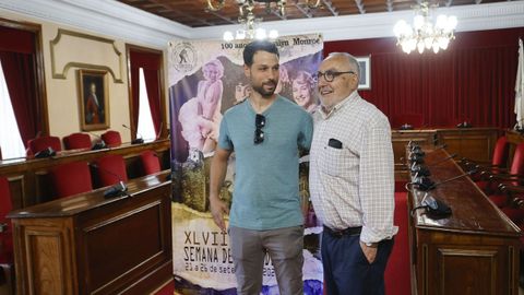 Diego As y Manuel Curiel, junto al cartel de la Semana de Cine de Lugo