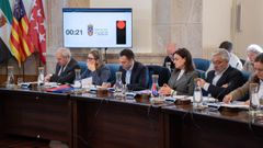 Pleno del d�a 30 donde Tom�, en la esquina, pas� al grupo de no adscritos, y con su posible sucesora, Carmela L�pez, en el centro