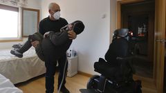 Antonio Mor�n con su hijo Lucas ,que padece miopat�a