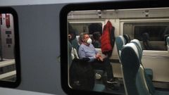 Tren Alvia a Madrid, en la estaci�n de Vilagarc�a de Arousa a las seis de la ma�ana