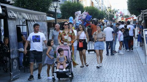 Las calles de Boiro ya respiran ambiente festivo.