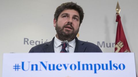 El presidente de Murcia, el popular Fernando L�pez Miras, este lunes, explicando la remodelaci�n del Gobierno regional