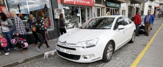 Los taxistas de Viveiro proponen amortizar 7 plazas abonando el Concello 50.000 euros por cada una.