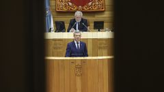 El presidente Rueda, durante el discurso inicial del debate de autonom�a, y el presidente del Parlamento, Miguel Santalices.