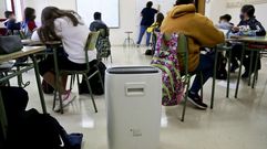 En el colegio de primaria Xos� Neira Vilas de Gondomar se instalaron purificadores de aire en cada aula comprados entre todos: familias, profesores y trabajadores