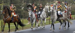 Los Xenerais da Ulla de Boqueix�n abrieron el entroido en Sergude desde el centro ecuestre del municipio. 