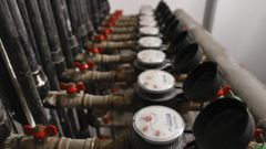 Contadores de agua de un edificio de Lugo