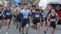 Alberto Arias, con el dorsal 1, se situ� entre los mejores desde el comienzo de la carrera.