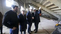 El presidente de la Diputaci�n, Valent�n Gonz�lez Formoso, supervis� los trabajos en la grada de fondo norte con el alcalde y el presidente del Racing de Ferrol