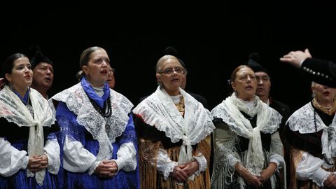 O coro C�ntigas da Terra, durante unha das s�as galas no Teatro Rosal�a de Castro de A Coru�a