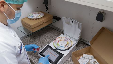 Preparaci�n de un pastillero en una de las boticas del �rea que ya est�n habilitadas para prestar el servicio