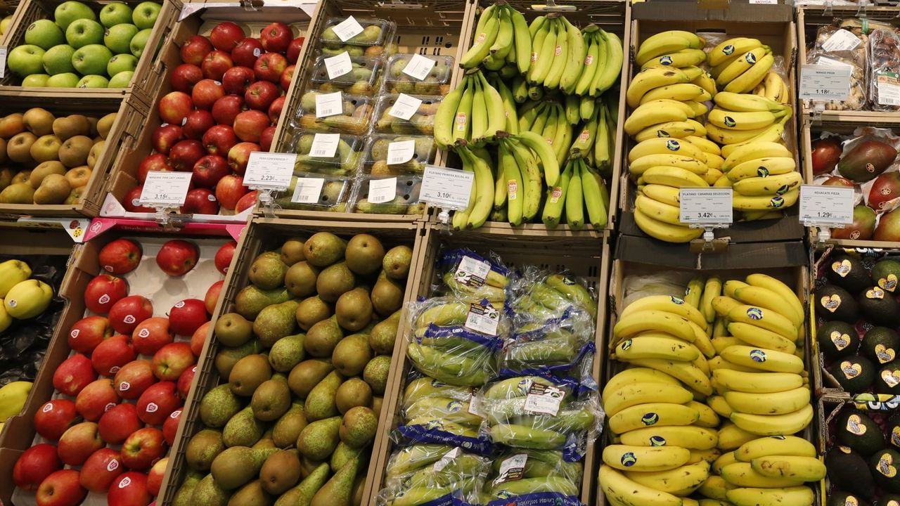 Declaran improcedente el despido de una frutera por parte de un supermercado de Carballo