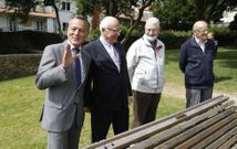 <span lang= es-es >Ciencia</span>. El alcalde en funciones comparti� ayer con los representantes de la Academia <span lang= gl >Galega</span> de Ciencias el homenaje a la ocean�grafa ferrolana �ngeles Alvari�o en el parque <span lang= gl >das</span> Ciencias, en San Roque, donde se le dedic� uno de los bancos que recuerdan a los cient�ficos gallegos. 