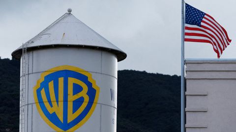 La emblem&aacute;tica torre del agua de los estudios Warner Bros