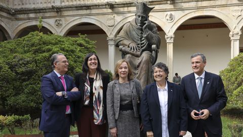 Los premiados con la medalla de la Real Academia Galega de Ciencias. De izquierda a derecha, Francisco J. Blanco, Laura Carballo, María del Carmen Veiga, Nieves R. Brisaboa y Juan Pou
