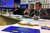 De izquierda a derecha, Tob�o, Lores y Rodr�guez, hacen balance del GDR Pontevedra-Morrazo.