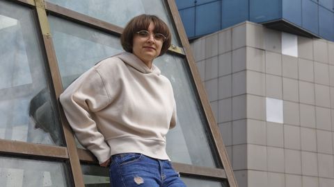 Nora Luaces estudi� bachillerato en el IES As Telleiras y primaria y ESO en el CPI O Feal