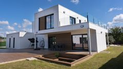 Vivienda modular dise�ada y construida por el estudio Hauss, que ha lanzado un al�nea de casas pasivas prefabricadas, Cero by Hauss