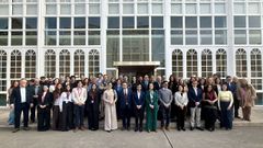 Foto de familia de los participantes en la jornada sobre las amenazas al orden mundial  en Humanidades