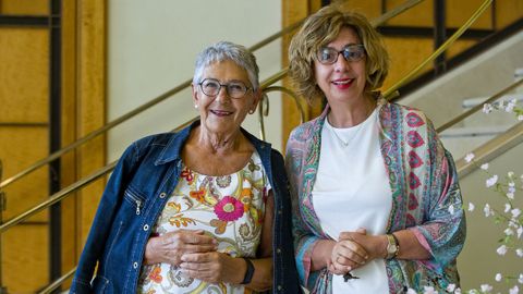 N�lida Zaitegi, a la izquierda, dio una charla en Galicia invitada por FEAE, que preside Susana V�zquez (a la derecha) en la comunidad