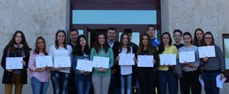 Los j�venes participantes en la primera convocatoria del programa recibieron un diploma oficial.