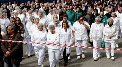 Trabajadores de Pescanova, a mediados de marzo, recibiendo informaci�n sobre la situaci�n de la compa��a en aquel momento.