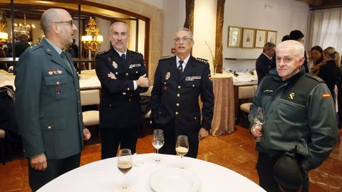 El jefe de la Comandancia de la Guardia Civil de Lugo, Julio Gonzlez; el jefe regional de Operaciones de la Polica Nacional de Asturias, Miguel ngel Ramos;  el comisario jefe de la Polica Nacional de Lugo, Jos Mara Esteban, y el capitn de la Guardia Civil Carlos Fernndez.