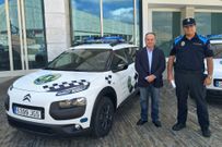 El alcalde de Cee, Ramón Vigo, y el policía Manel García. 