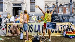 Apicultores manifest�ndose a principios de mes ante el Ministerio de Agricultura para pedir ayudas para el sector