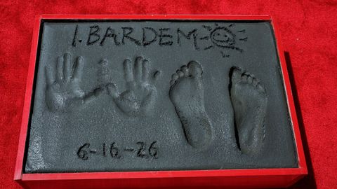 Las huellas del actor espa�ol han quedado impresas en el hist�rico Teatro Chino de Hollywood