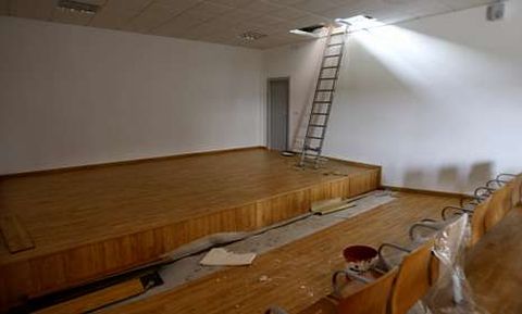 Antelo admiti� las graves deficiencias de la Casa da Cultura de Ba��as denunciadas por Rodr�guez.
