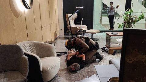 Un adolescente de 14 a�os mata a dos personas en un tiroteo en un centro comercial de lujo en Tailandia