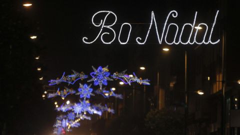 La iluminacin navidea, en imagen de archivo, llegar al rural ferrolano el lunes.